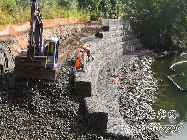 加筋格賓網(wǎng)擋墻.jpg 加筋格賓網(wǎng)擋墻.jpg